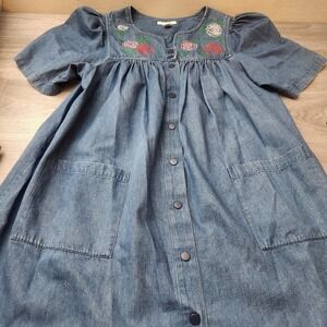 Go Softly Patio Denim House Dress Size M Floral Embroidered Snap Front Lounger